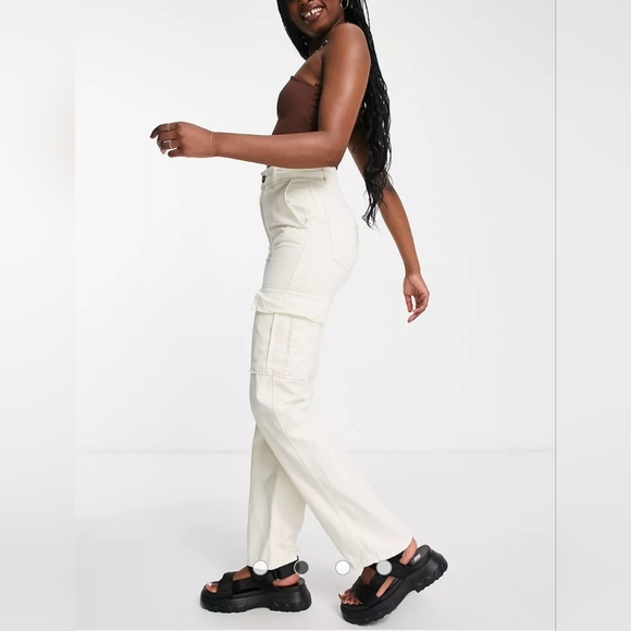 NWT Stradivarius straight leg cargo trousers in ecru - Picture 3 of 11